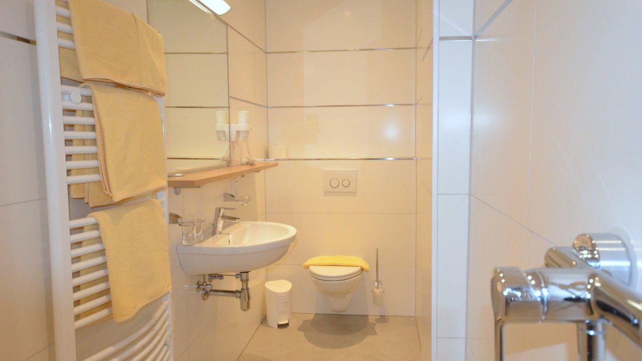 Greiderer Fewo Typ 2a  1. Badezimmer Greiderer Fewo Typ 2a  1. Badezimmer